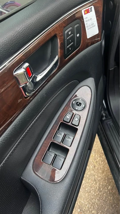 2009 Hyundai Genesis - Image 9 of 10