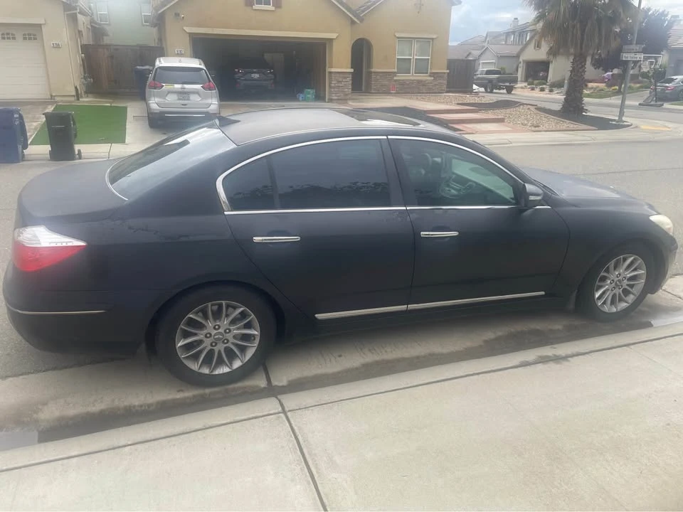 2009 Hyundai Genesis - Image 2 of 7