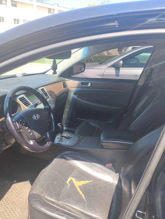 2009 Hyundai Genesis - Image 4 of 8