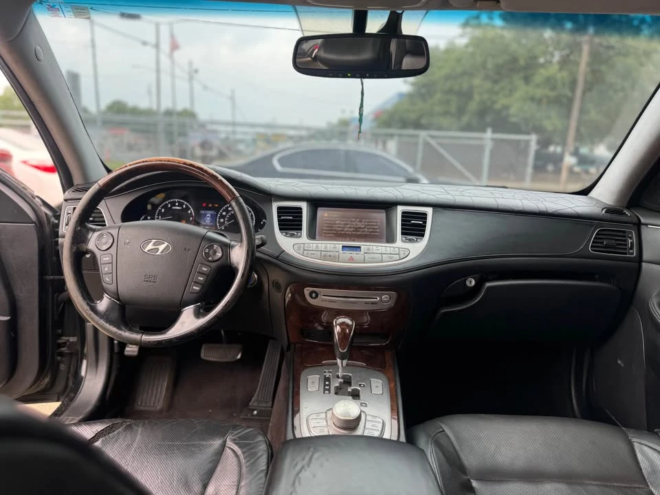 2009 Hyundai Genesis - Image 14 of 18