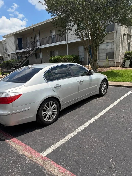 2009 Hyundai Genesis - Image 3 of 5