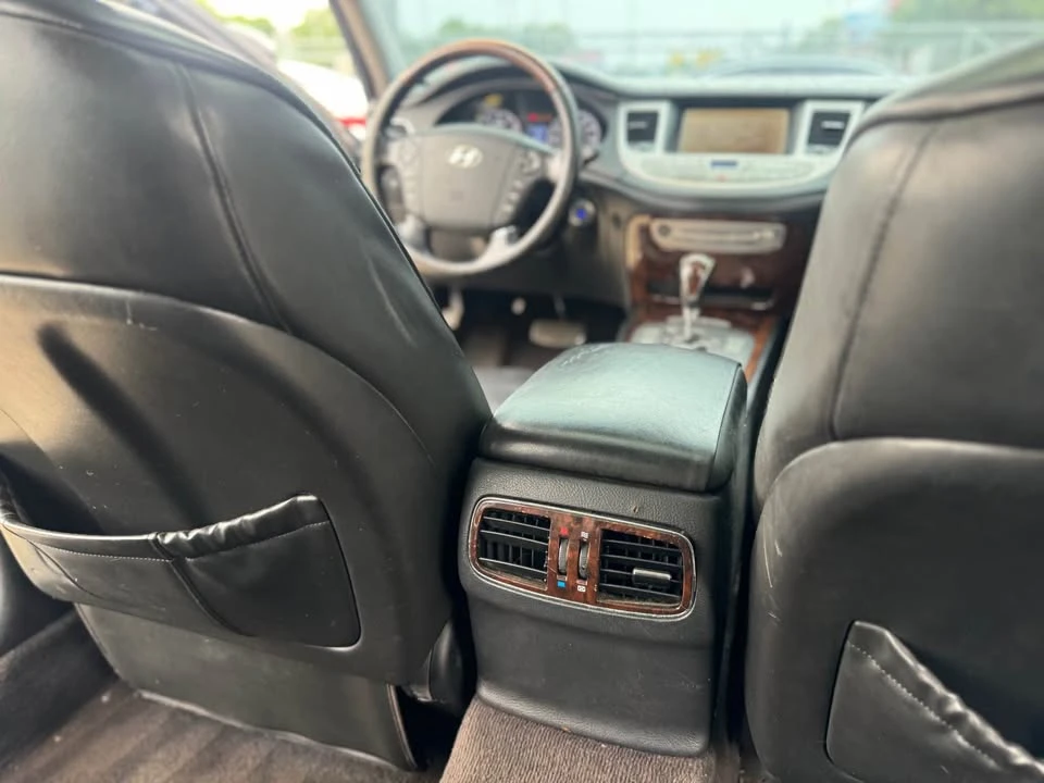 2009 Hyundai Genesis - Image 15 of 18