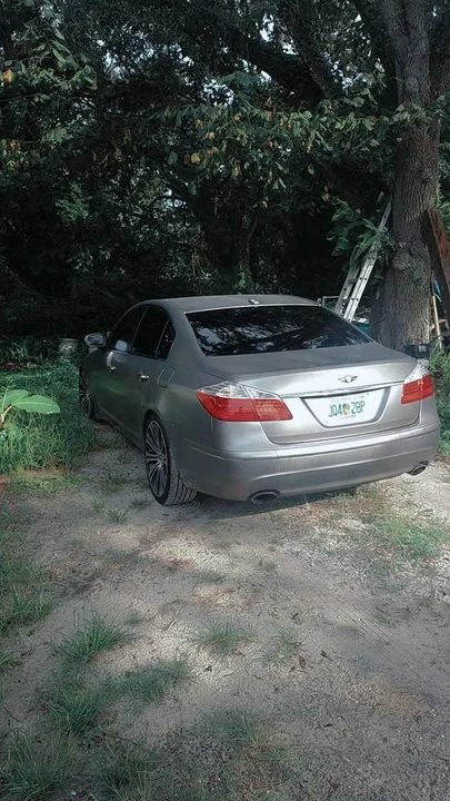 2009 Hyundai Genesis - Image 2 of 2