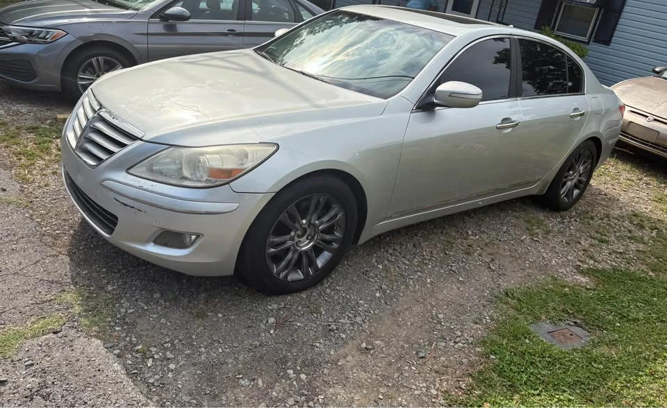 2009 Hyundai Genesis - Image 3 of 17