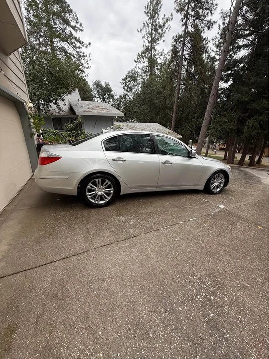 2009 Hyundai Genesis - Image 2 of 6