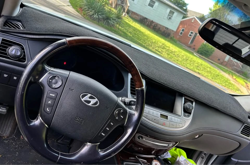 2009 Hyundai Genesis - Image 4 of 17