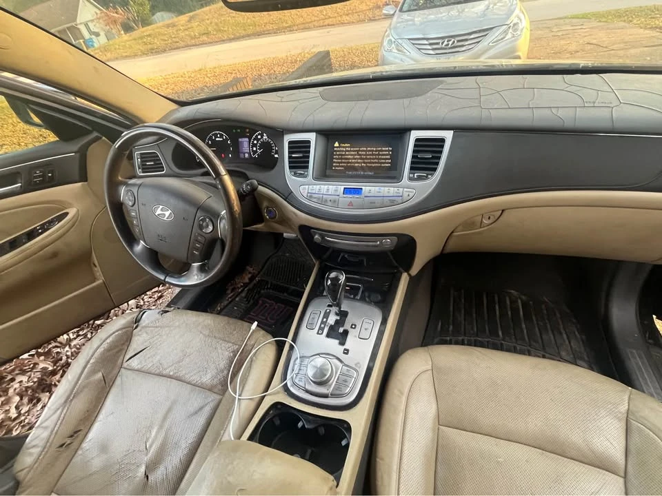 2009 Hyundai Genesis - Image 7 of 10