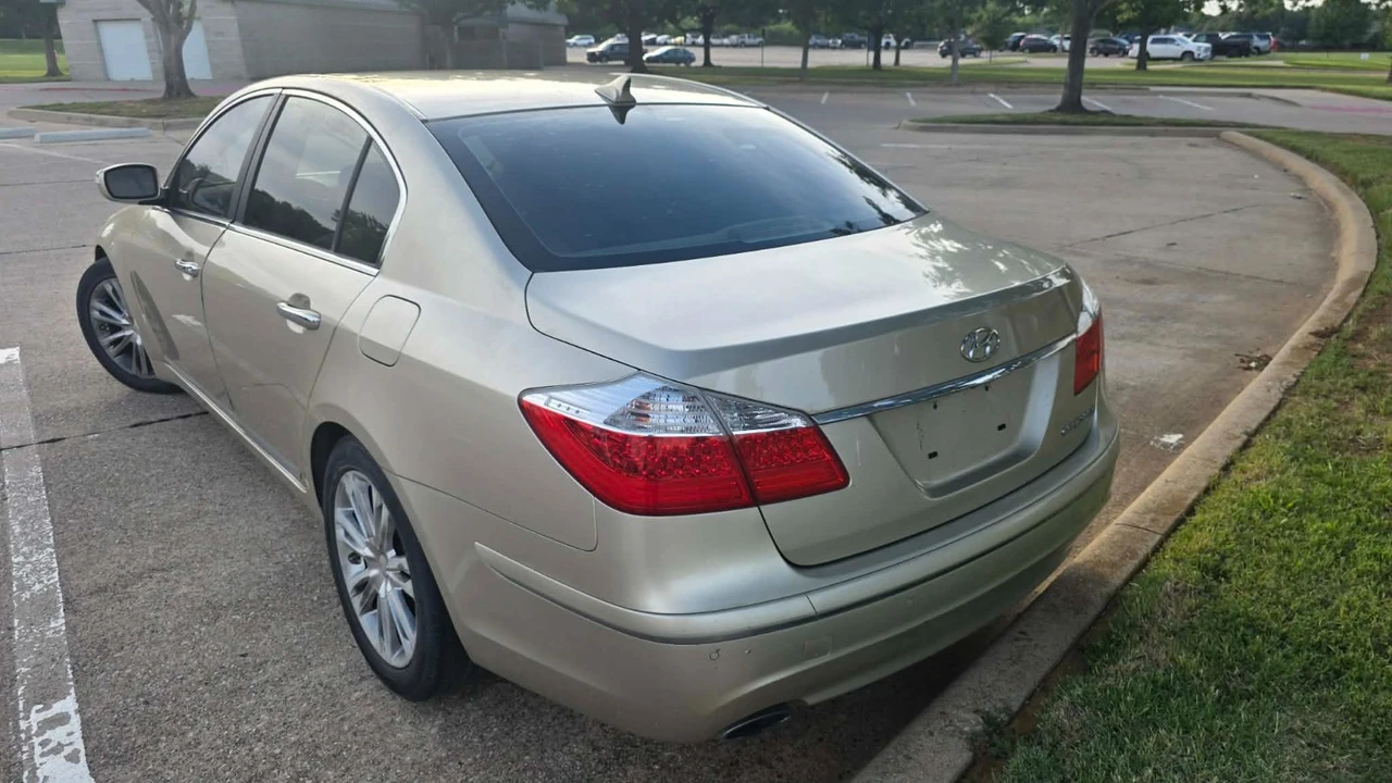 2009 Hyundai Genesis - Image 6 of 19