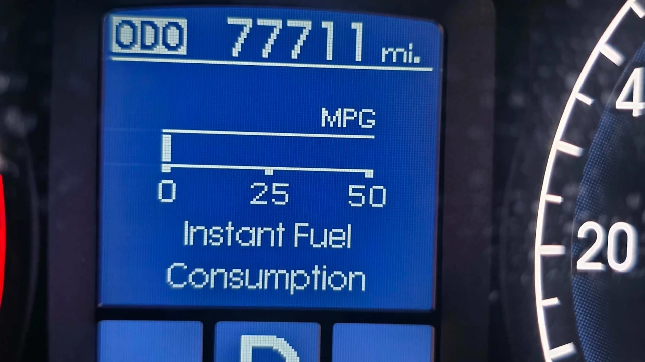 2009 Hyundai Genesis - Image 2 of 19