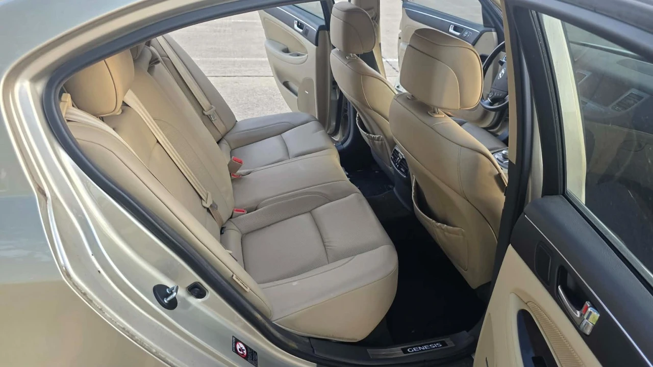 2009 Hyundai Genesis - Image 11 of 19