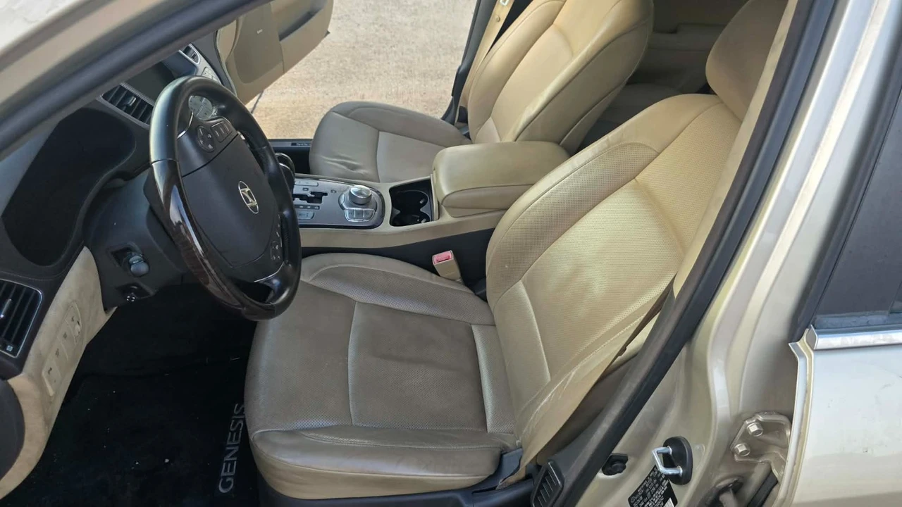 2009 Hyundai Genesis - Image 10 of 19