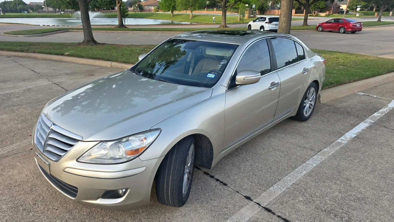 2009 Hyundai Genesis - Image 4 of 19
