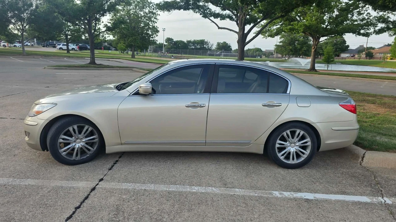2009 Hyundai Genesis - Image 5 of 19