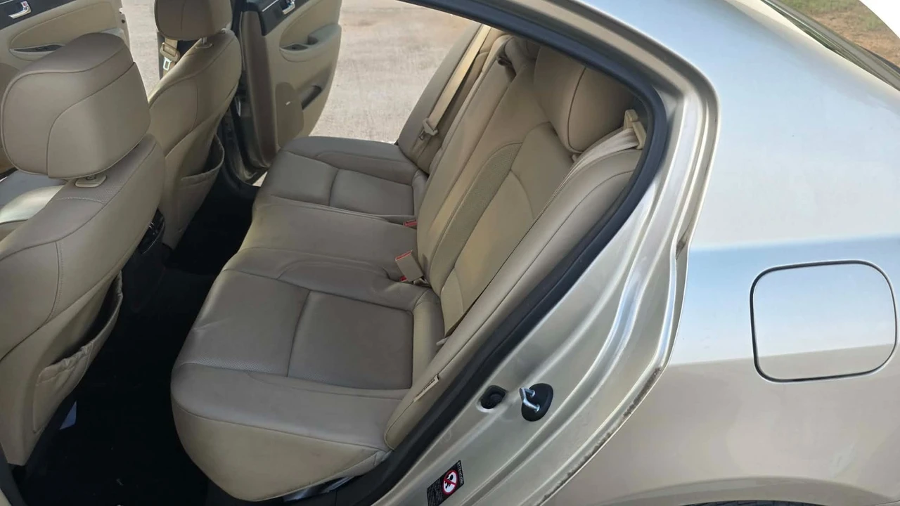 2009 Hyundai Genesis - Image 12 of 19