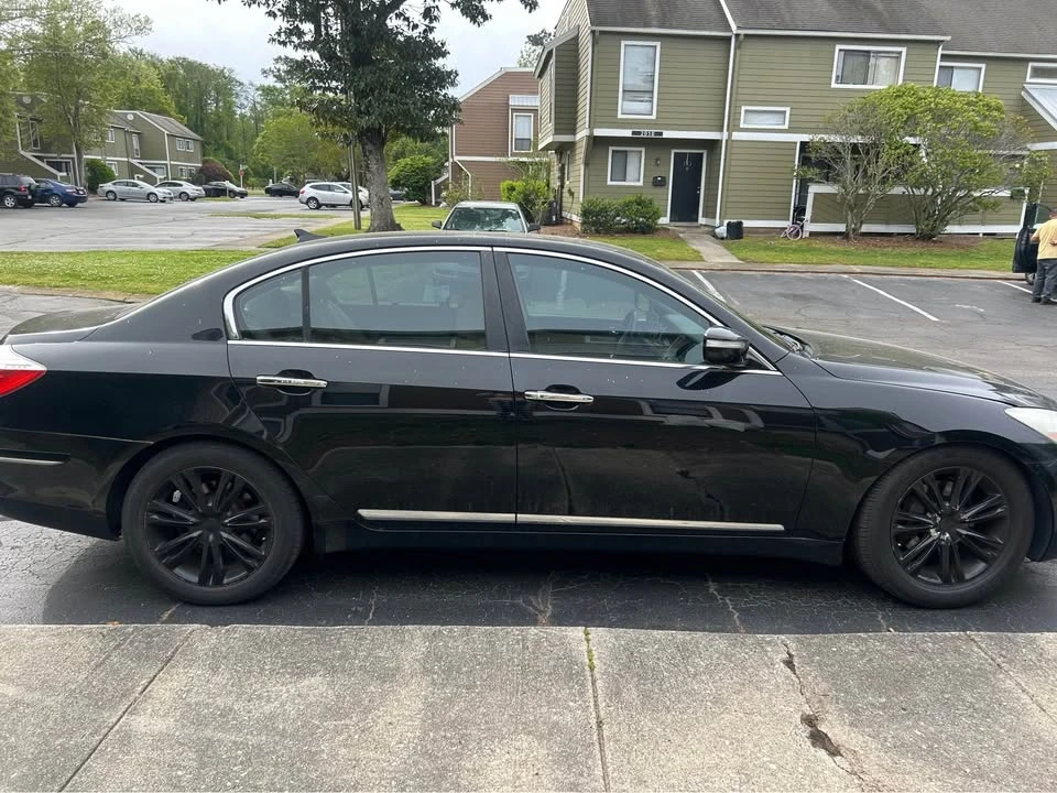 2009 Hyundai Genesis - Image 2 of 9