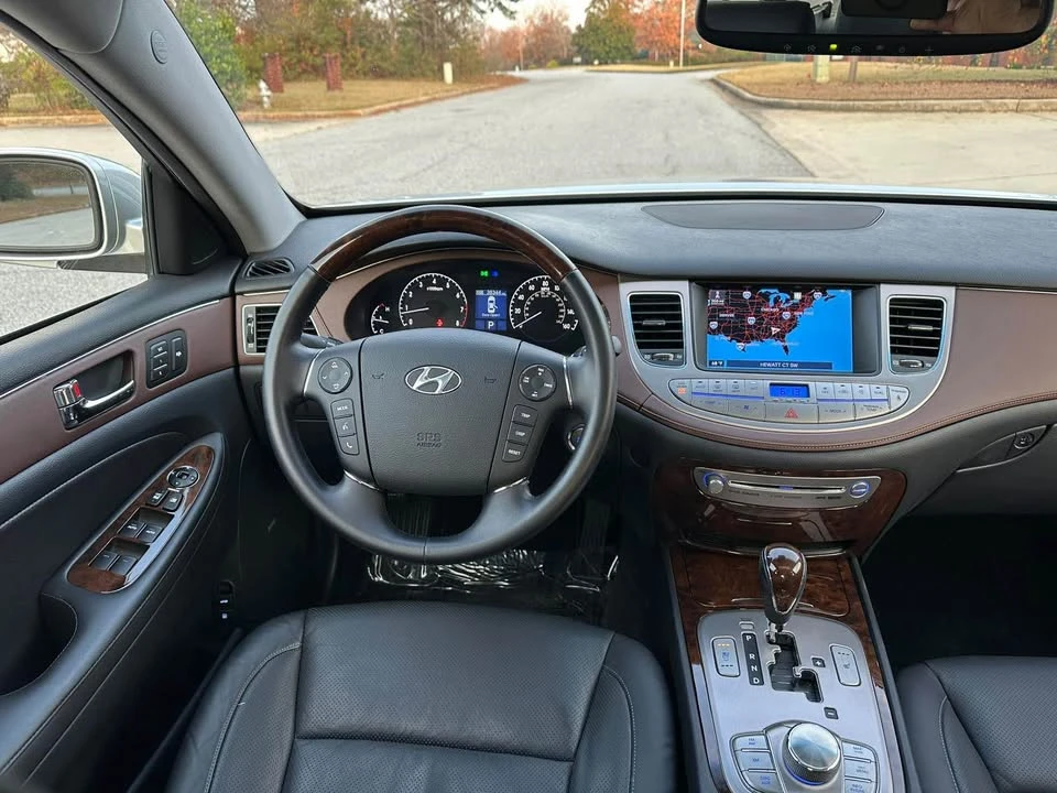2009 Hyundai Genesis - Image 7 of 14
