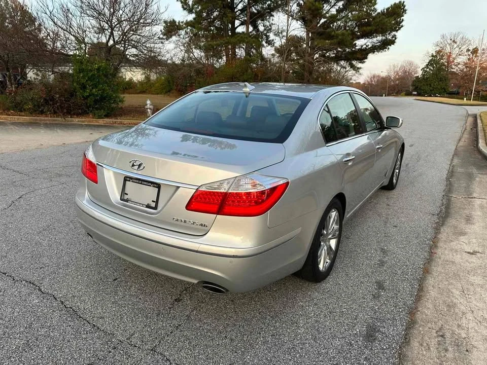 2009 Hyundai Genesis - Image 4 of 18