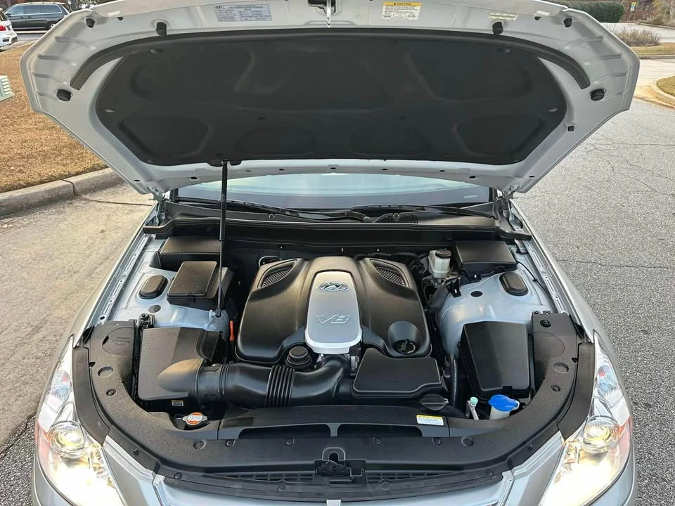 2009 Hyundai Genesis - Image 15 of 18