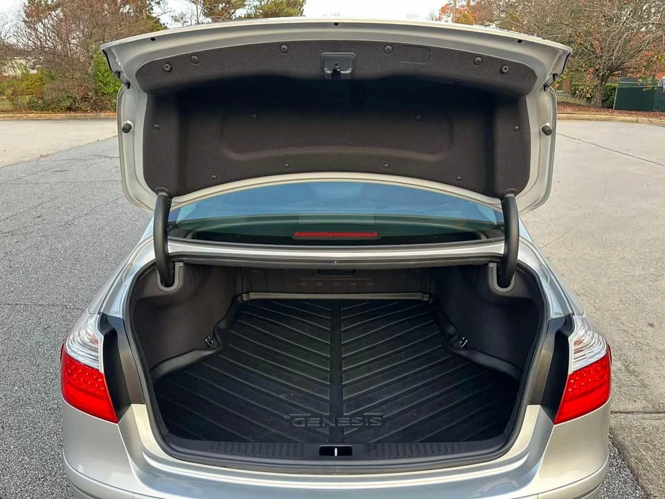 2009 Hyundai Genesis - Image 13 of 19