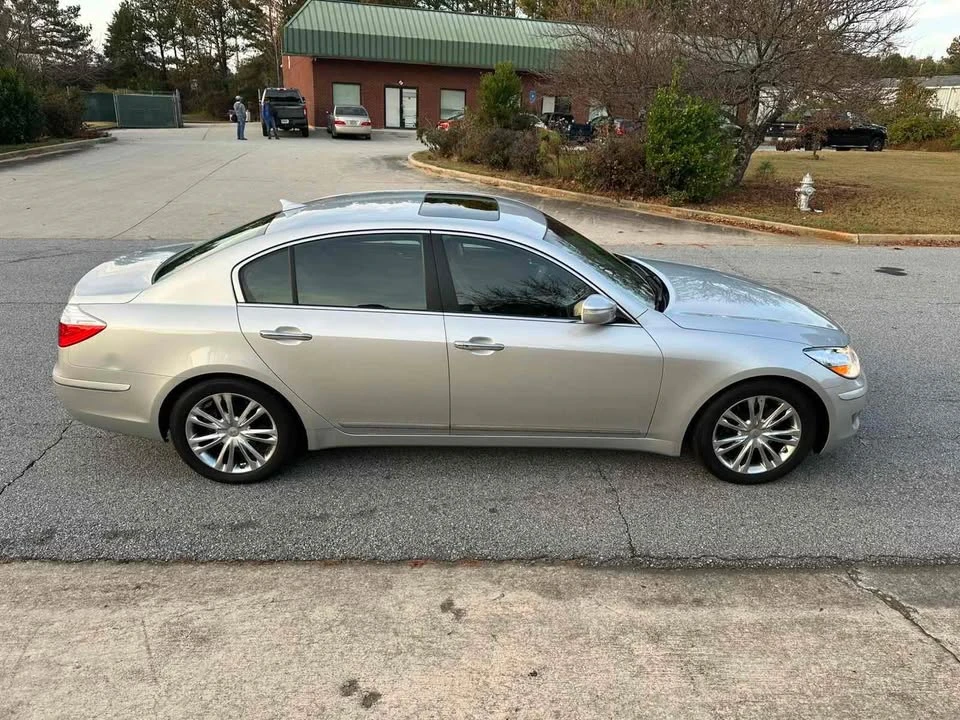 2009 Hyundai Genesis - Image 2 of 19