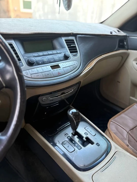 2009 Hyundai Genesis - Image 6 of 10