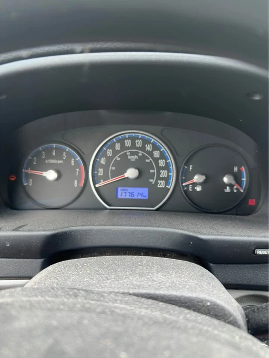 2009 Hyundai Santa Fe - Image 2 of 4