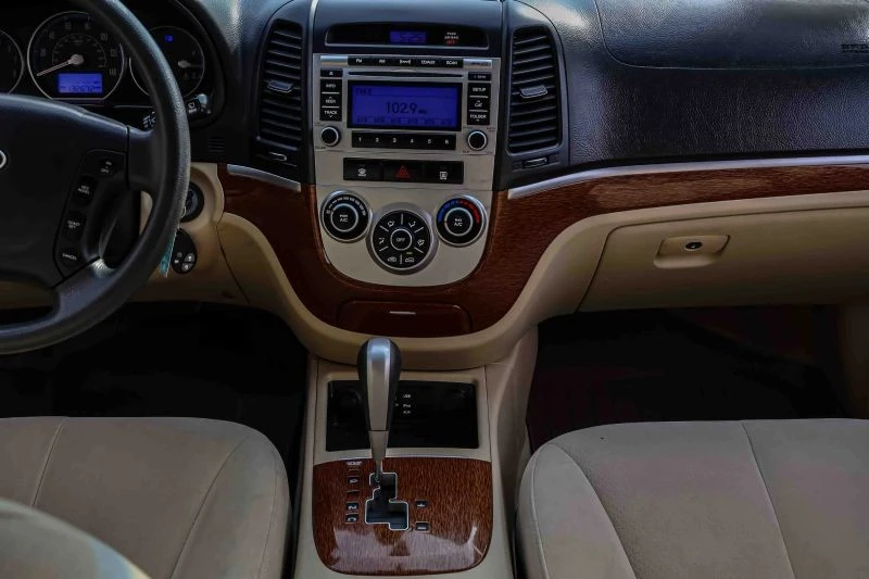 2009 Hyundai Santa Fe - Image 10 of 12
