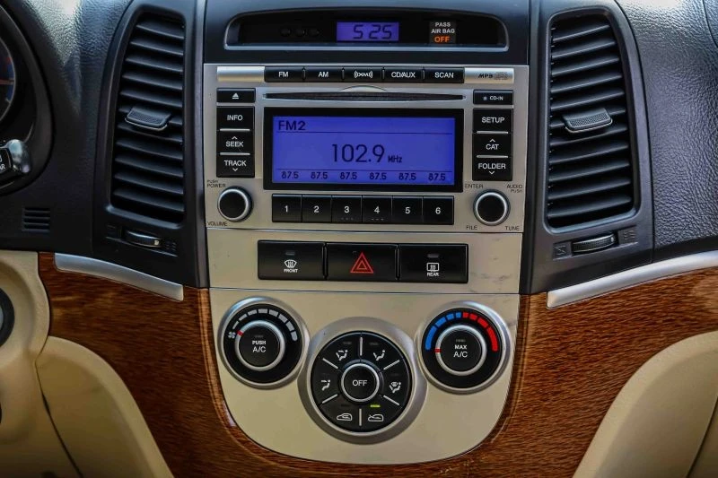 2009 Hyundai Santa Fe - Image 11 of 12