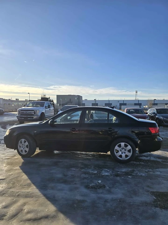 2009 Hyundai Sonata - Image 2 of 3