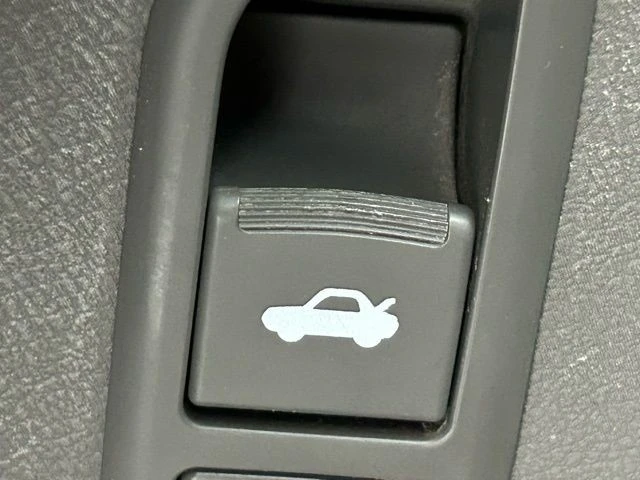 2009 Hyundai Sonata - Image 5 of 12