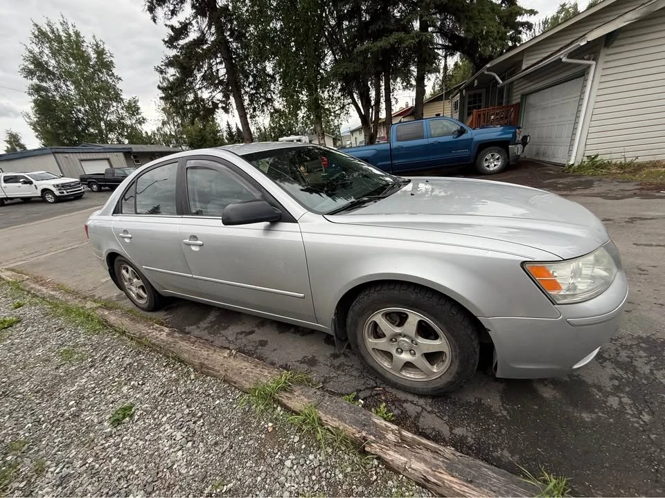 2009 Hyundai Sonata - Image 2 of 7