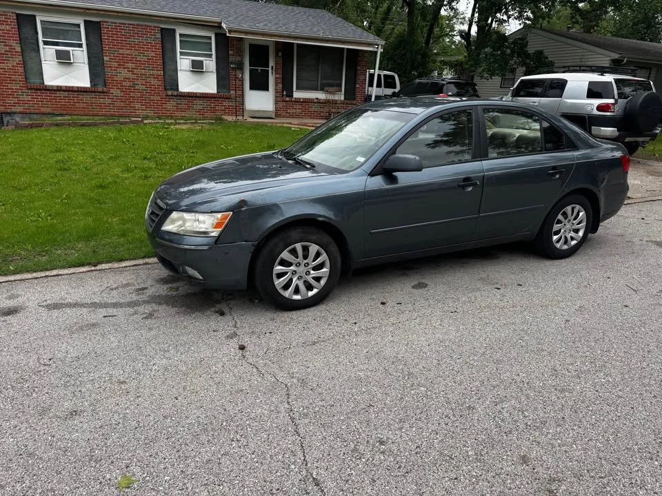 2009 Hyundai Sonata - Image 2 of 9
