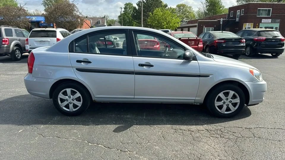 2009 Hyundai Accent - Image 2 of 15
