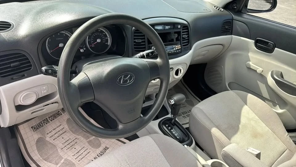 2009 Hyundai Accent - Image 8 of 15