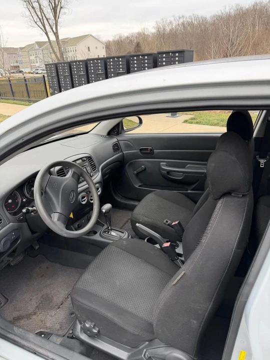 2009 Hyundai Accent - Image 7 of 17