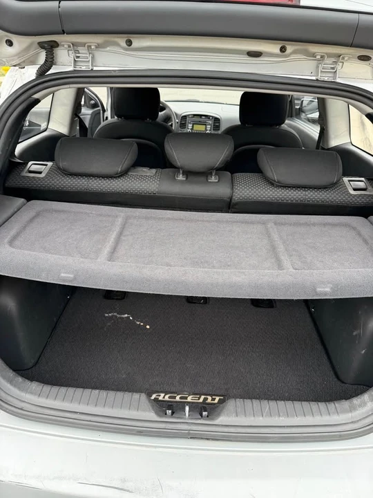 2009 Hyundai Accent - Image 3 of 17