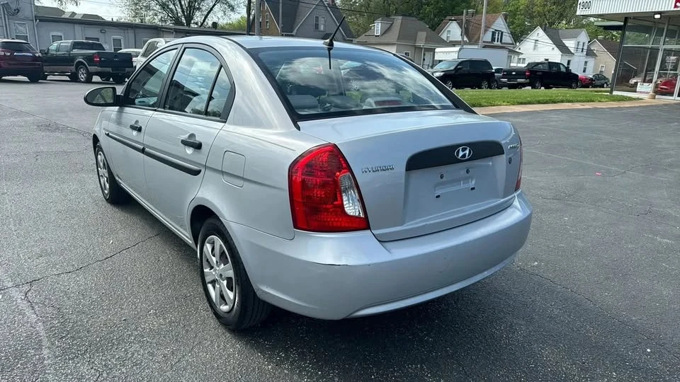 2009 Hyundai Accent - Image 5 of 15