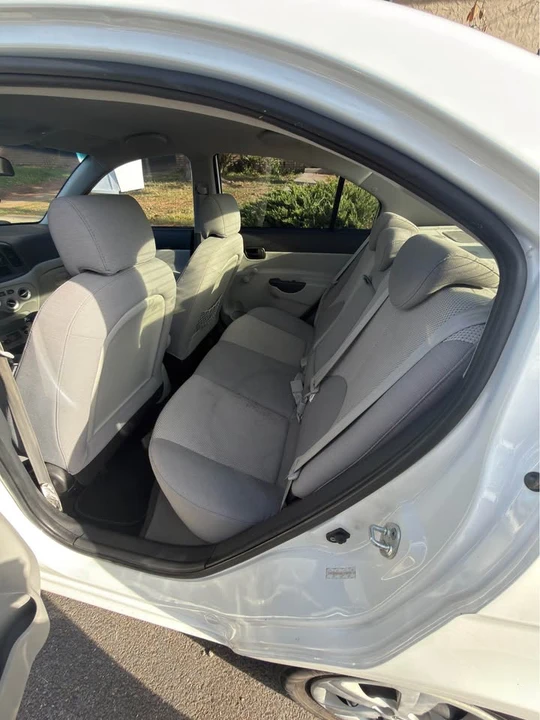 2009 Hyundai Accent - Image 3 of 8