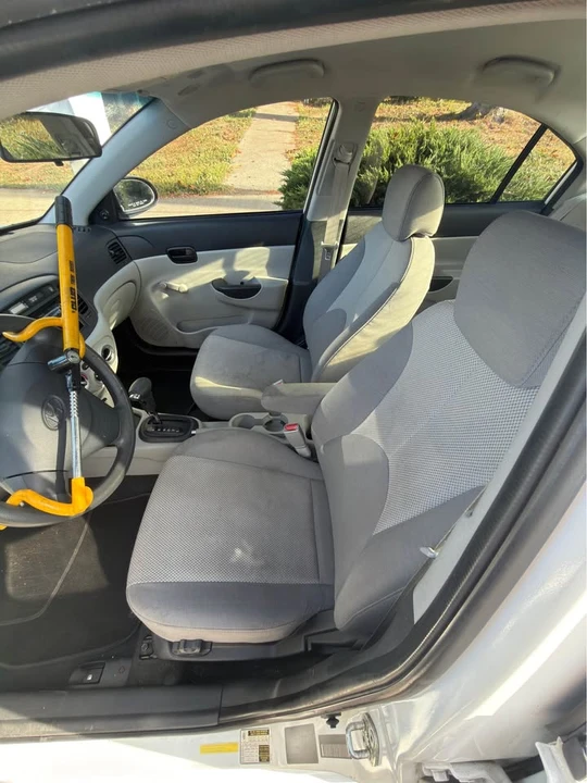 2009 Hyundai Accent - Image 2 of 8