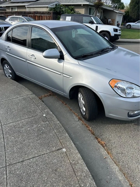 2009 Hyundai Accent - Image 2 of 5