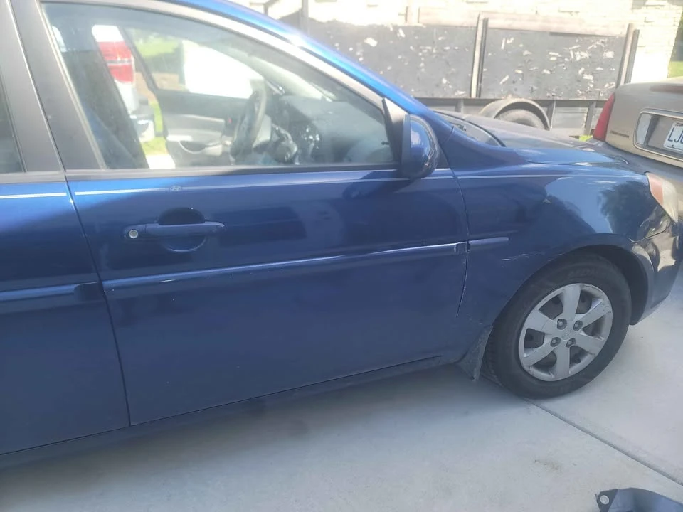 2009 Hyundai Accent - Image 2 of 9