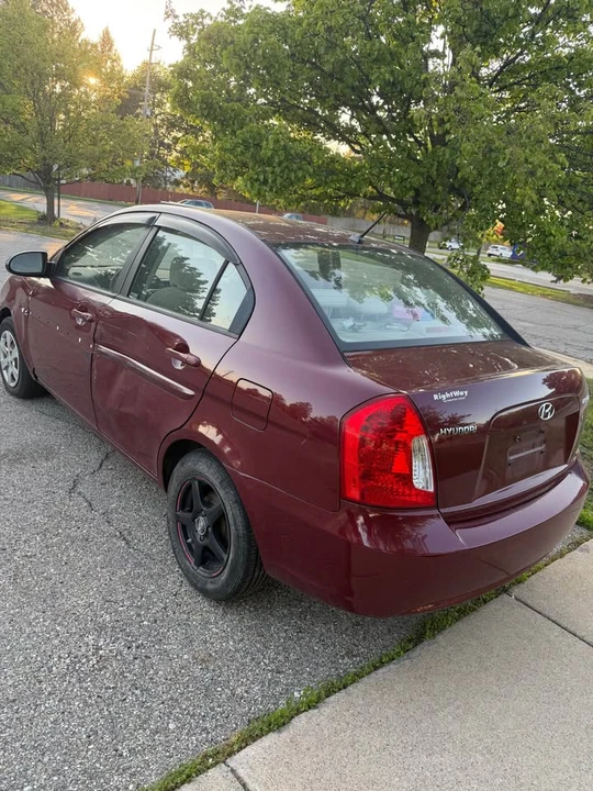 2009 Hyundai Accent - Image 3 of 5