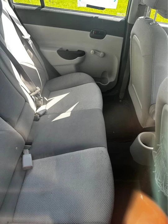 2009 Hyundai Accent - Image 8 of 10