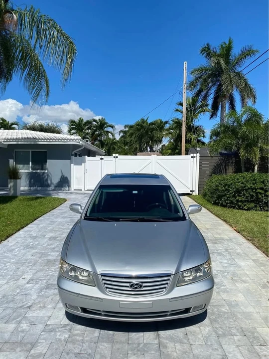 2009 Hyundai Azera - Image 2 of 17
