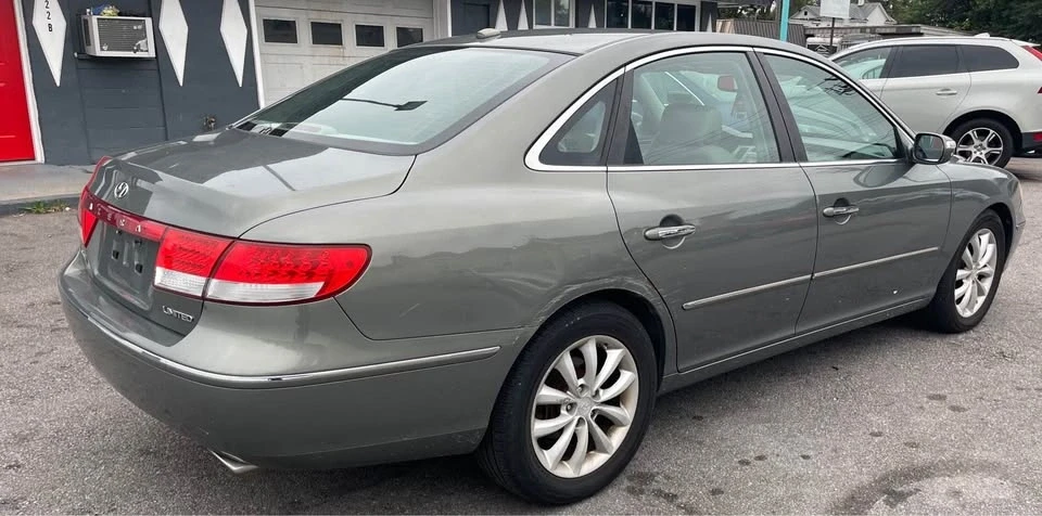 2009 Hyundai Azera - Image 11 of 20