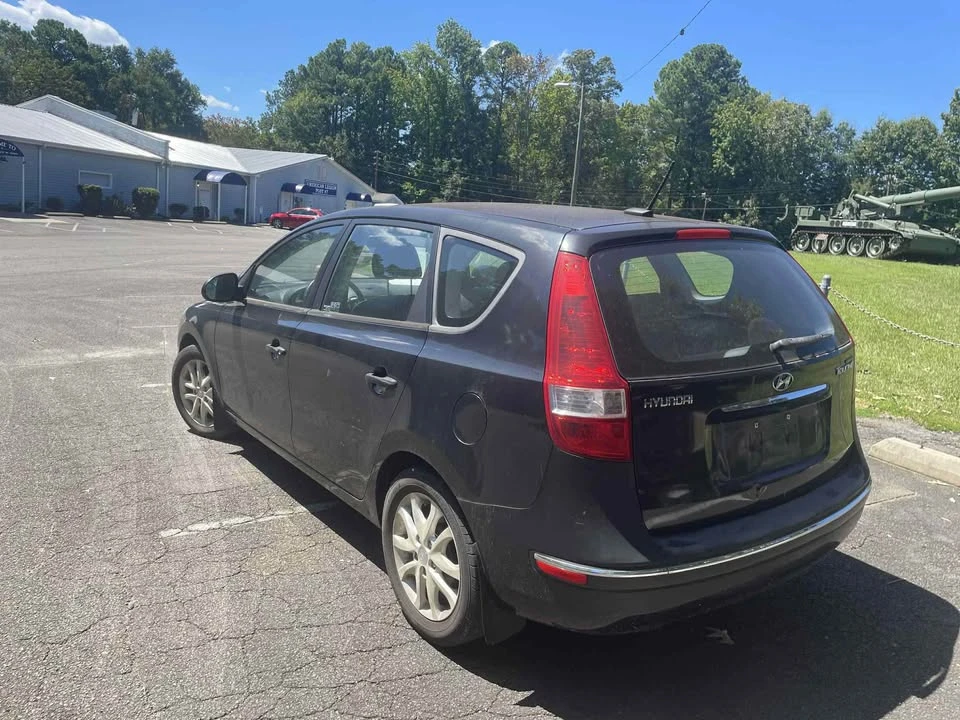 2009 Hyundai Elantra - Image 2 of 6