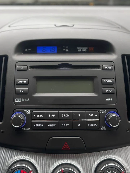 2009 Hyundai Elantra - Image 11 of 15