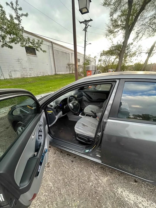 2009 Hyundai Elantra - Image 2 of 11