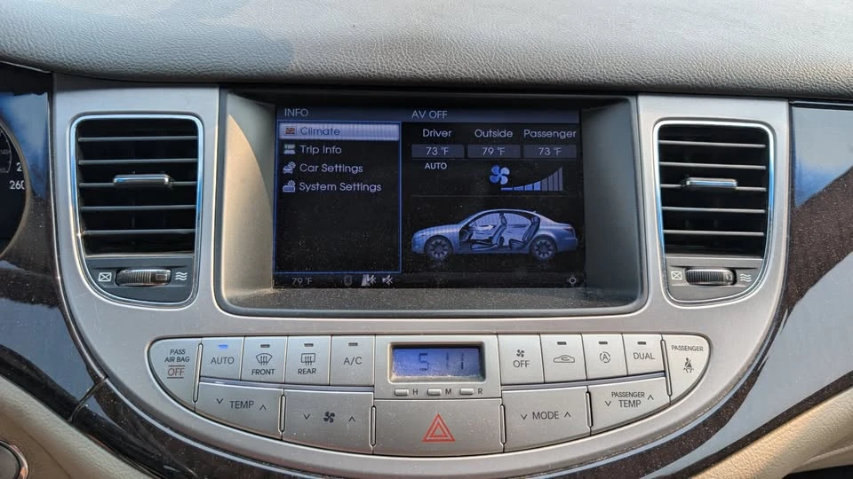 2009 Hyundai Genesis - Image 9 of 13