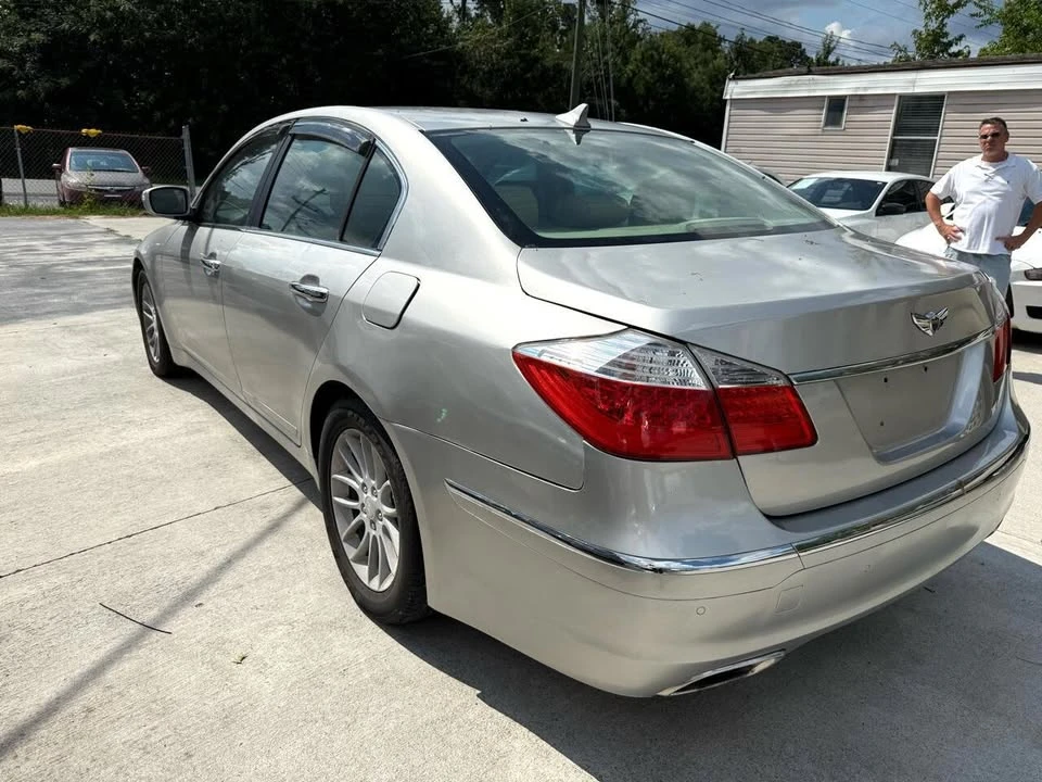 2009 Hyundai Genesis - Image 14 of 17
